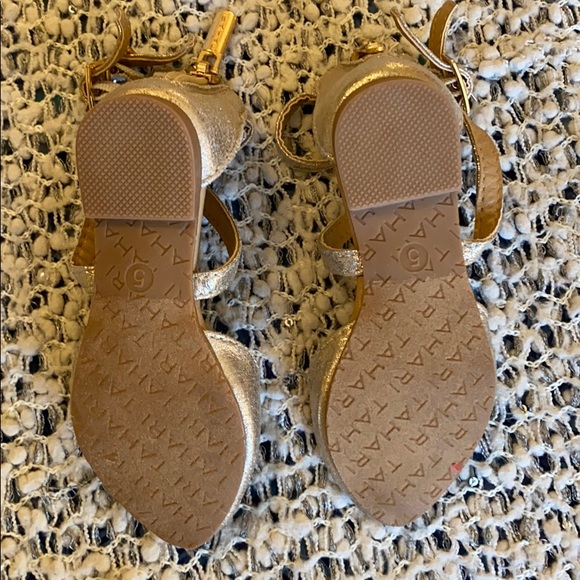 ***SOLD*** Tahari “Maddey” Dress Shoes - Picture 2 of 4